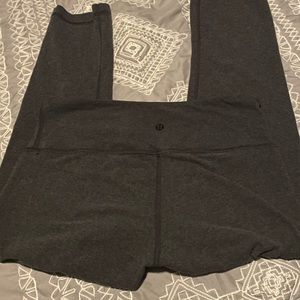 LULULEMON CROPPED CHARCOAL GREY LEGGINGS